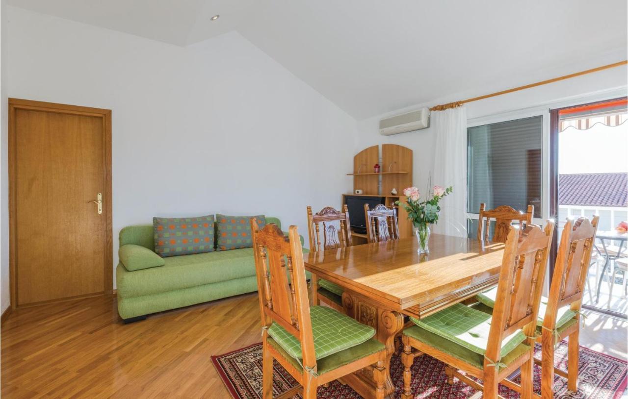 3 Bedroom Amazing Apartment In Макарска Экстерьер фото