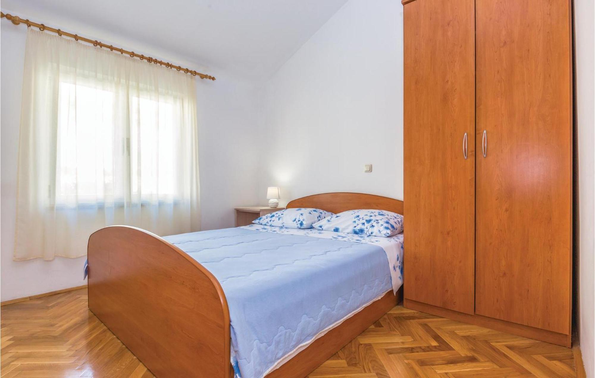 3 Bedroom Amazing Apartment In Макарска Экстерьер фото